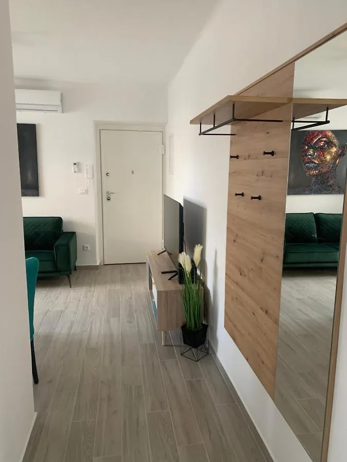Blue Moon Split Apartment