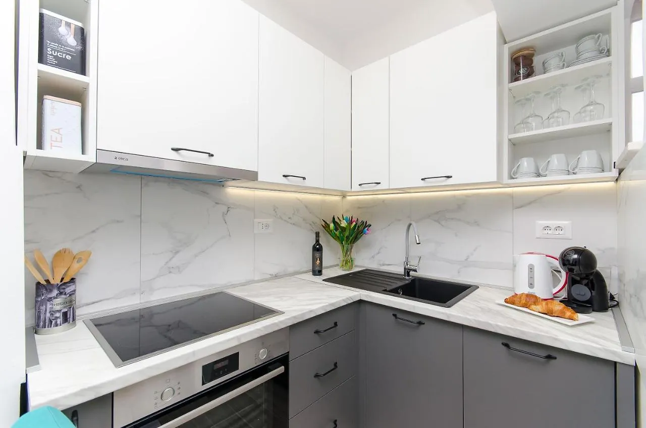 Blue Moon Split Apartment