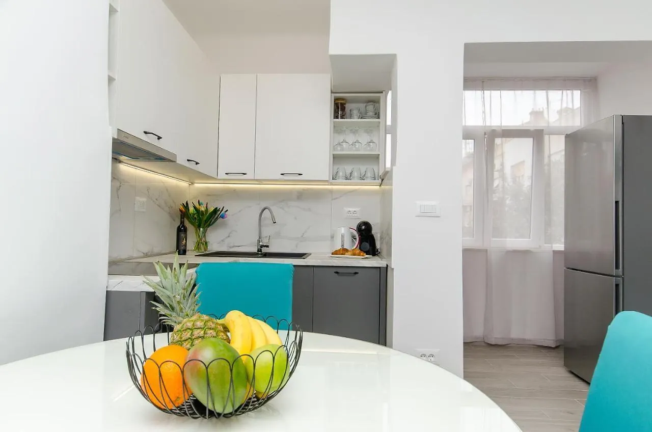 Blue Moon Split Apartment