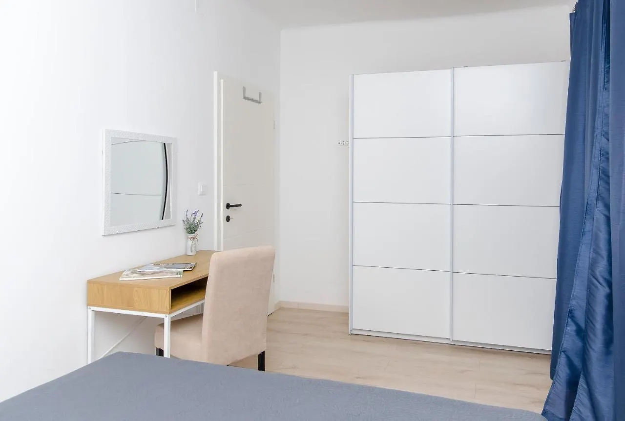 Blue Moon Split Apartment