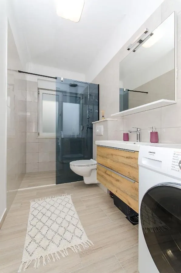 Blue Moon Split Apartment 0*,