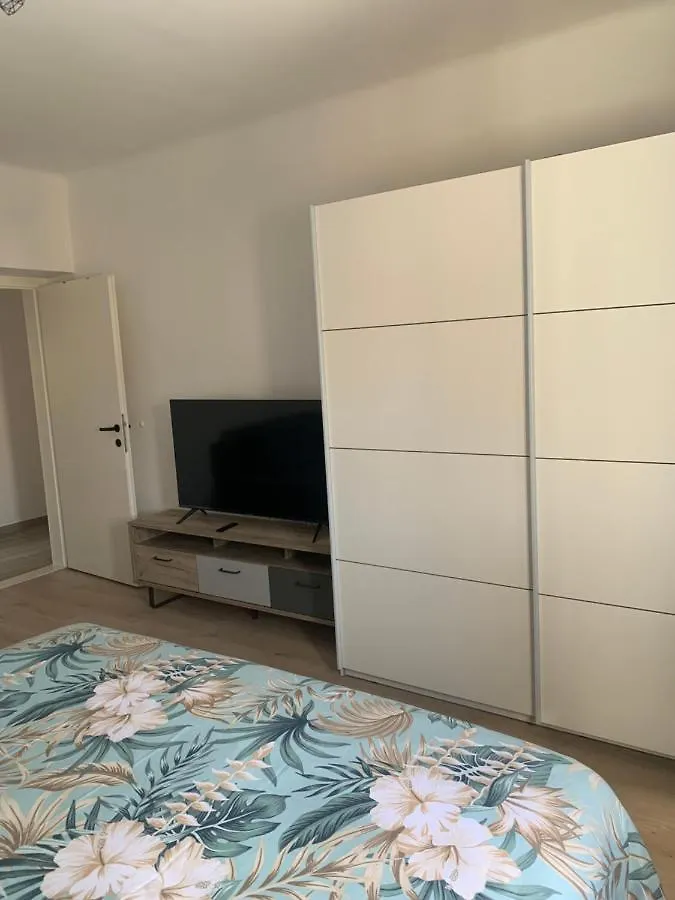 Blue Moon Split Apartment
