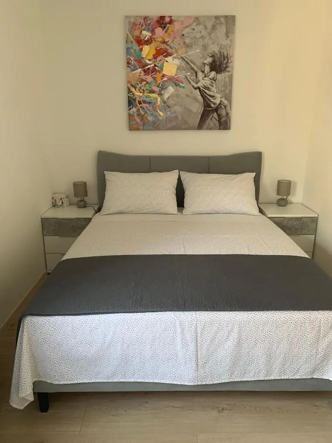 Blue Moon Split Apartment